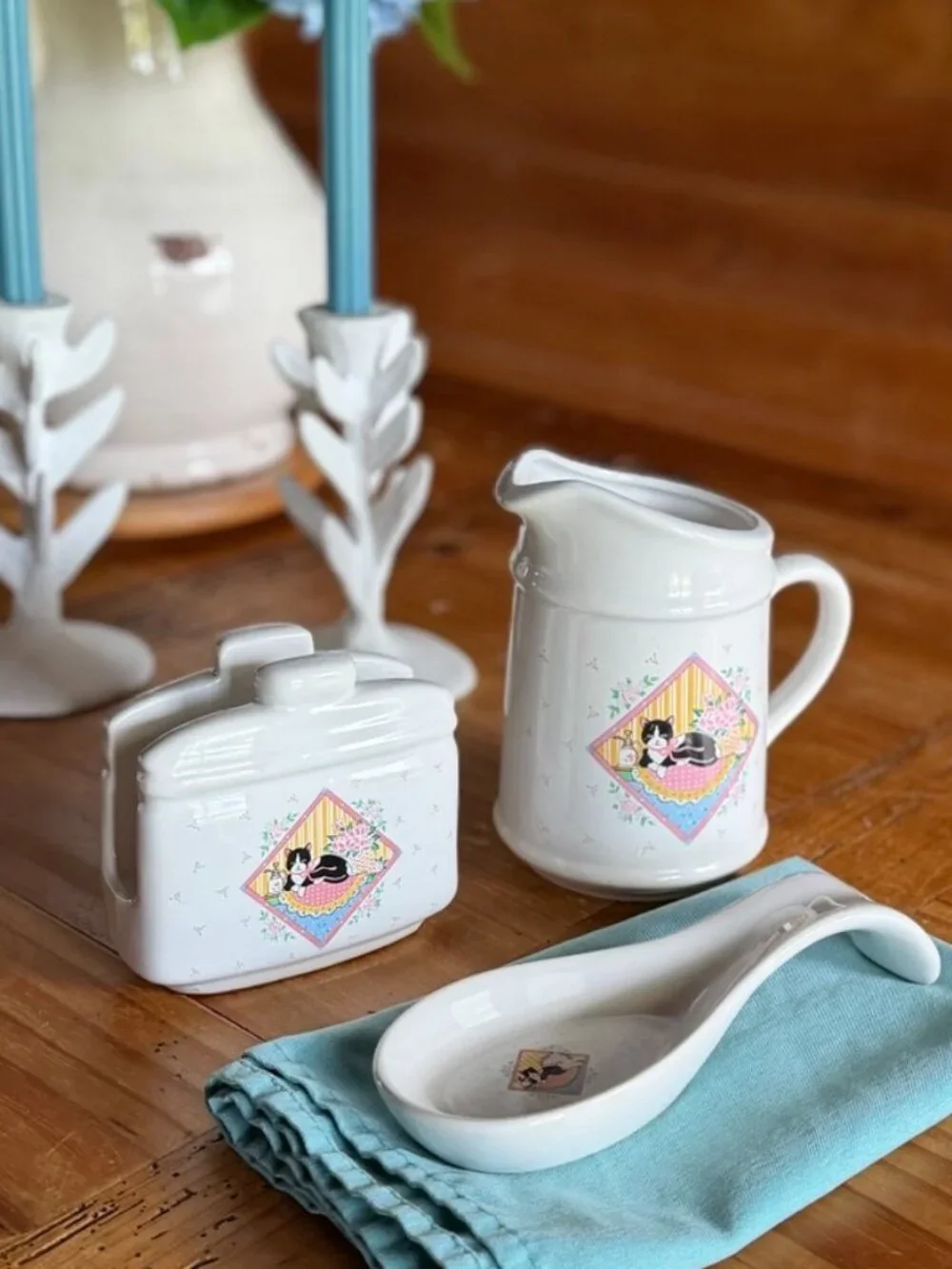 Vintage Country Cat Kitchen Decor Set – Pitcher, Napkin Holder & Spoon Rest